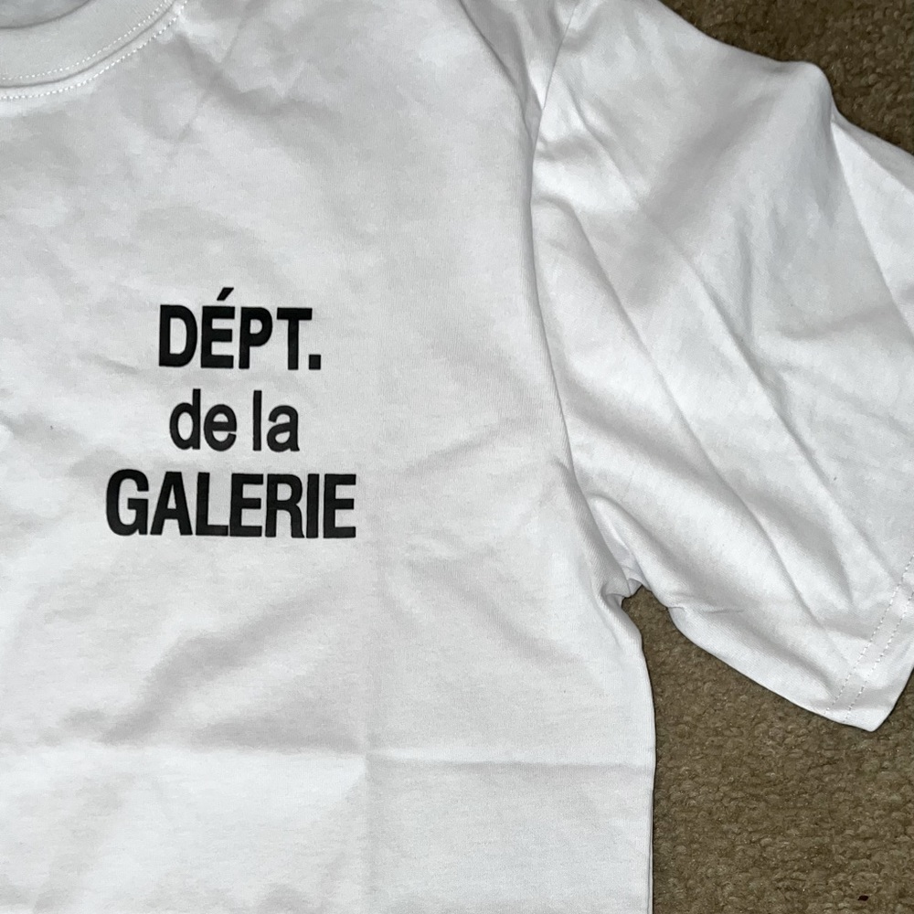 Gallery Department White T-Shirt ! Classic Design & Streetwear Staple!